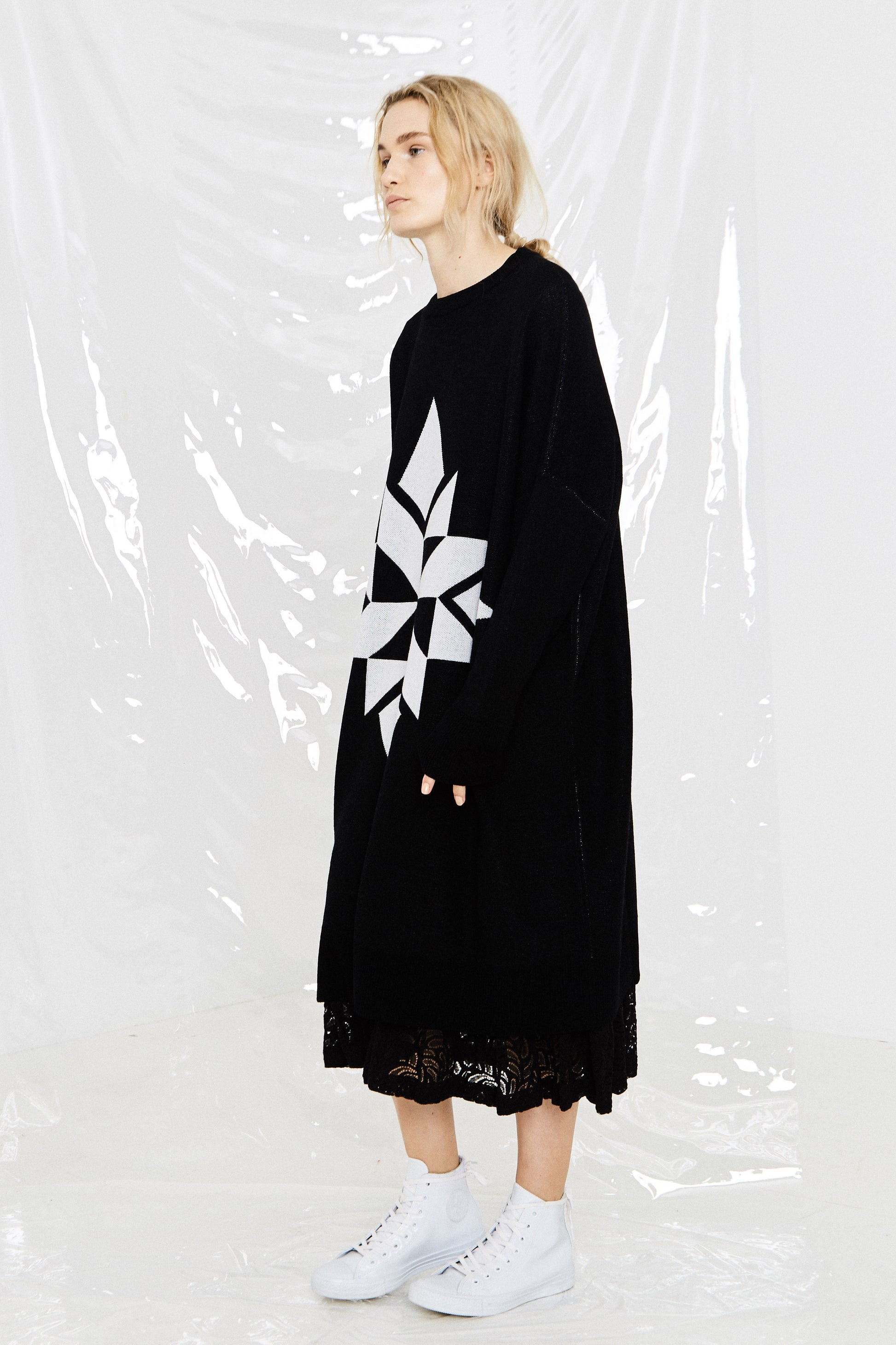 BELOVED JUMPER - BLACK
