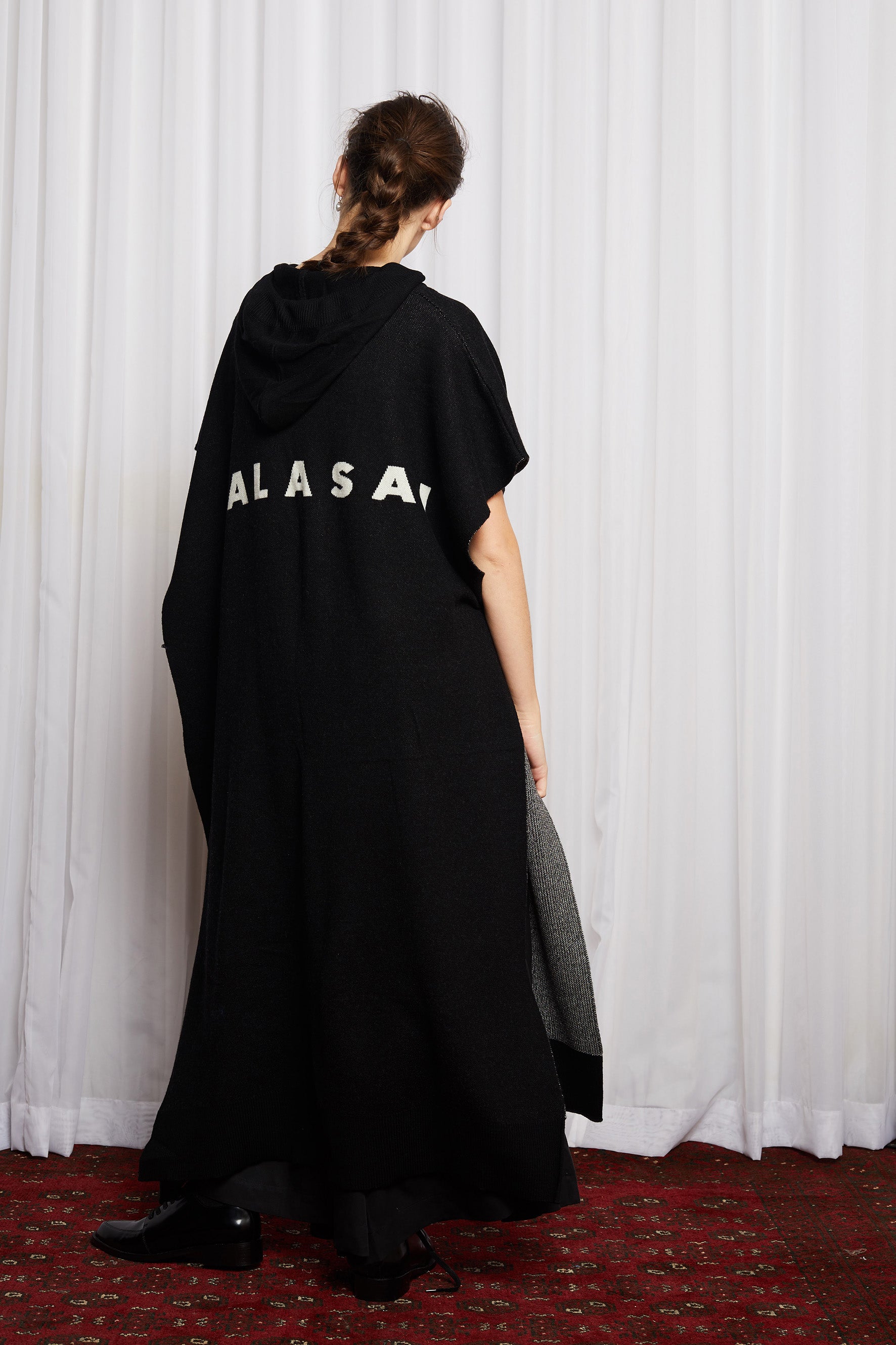 SCIFI PONCHO - BLACK MERINO KNIT