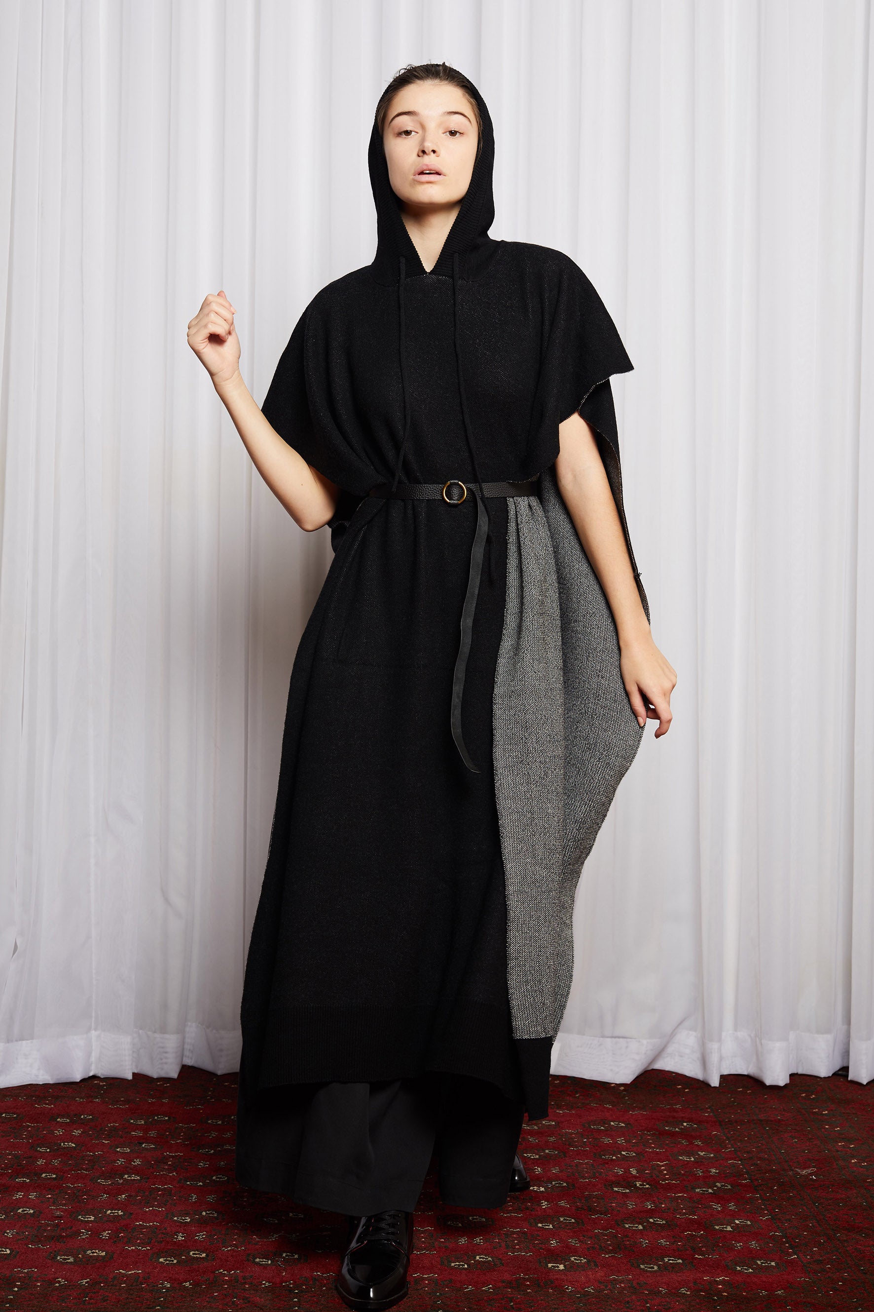 SCIFI PONCHO - BLACK MERINO KNIT