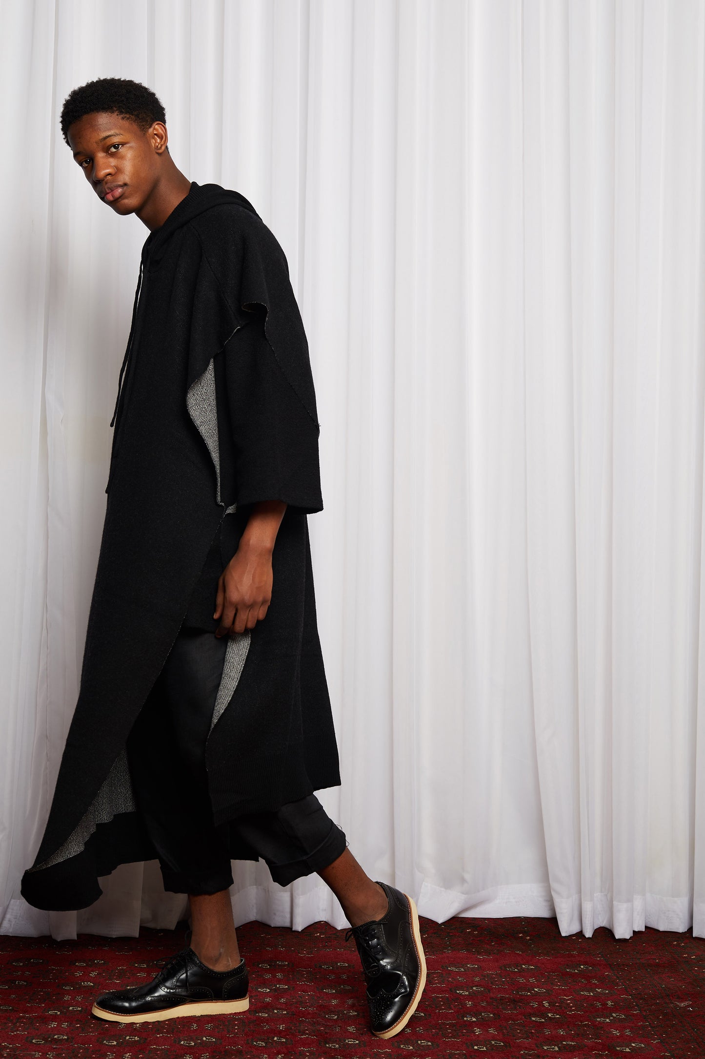 SCIFI PONCHO - BLACK MERINO KNIT