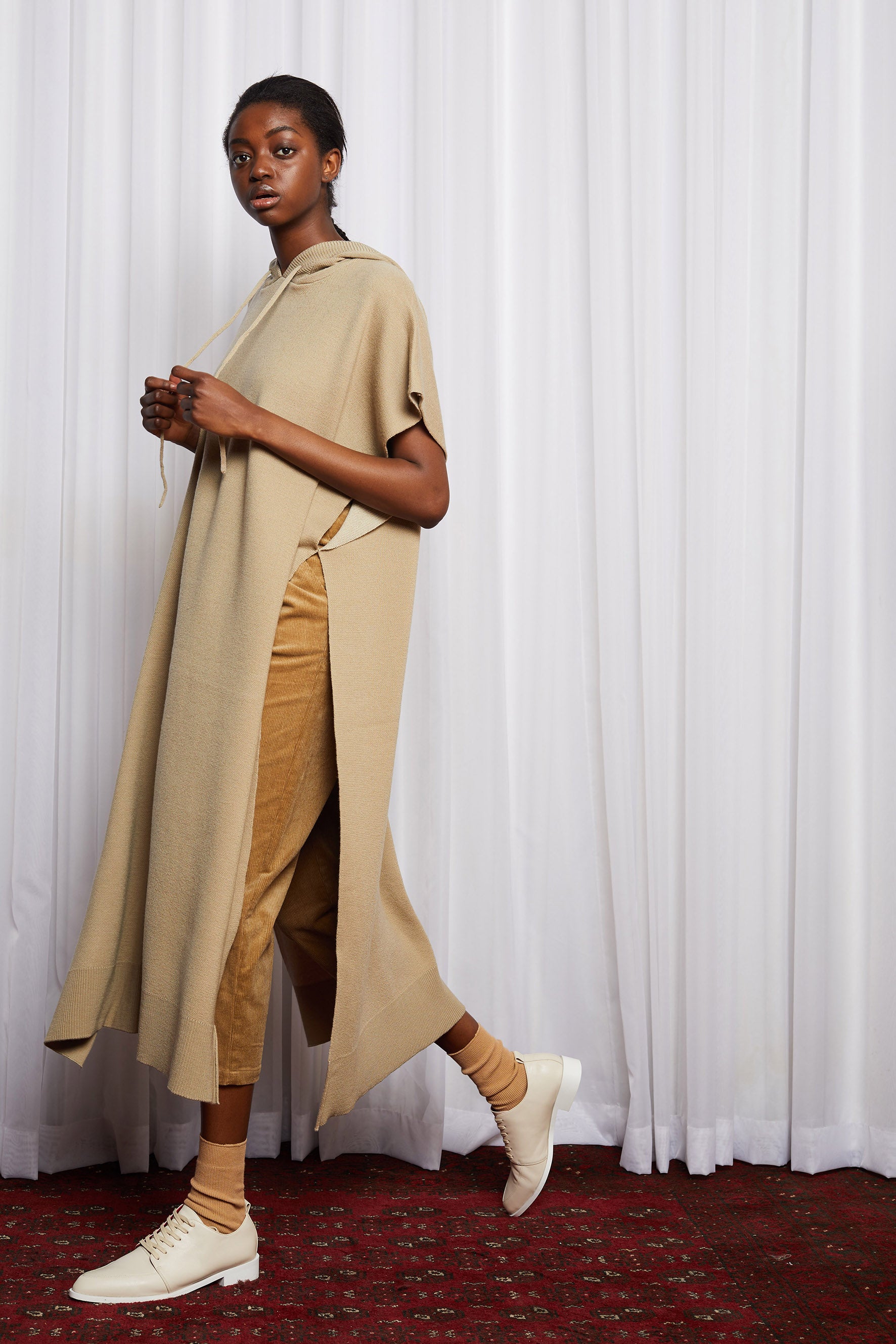 SCIFI PONCHO - BEIGE MERINO KNIT