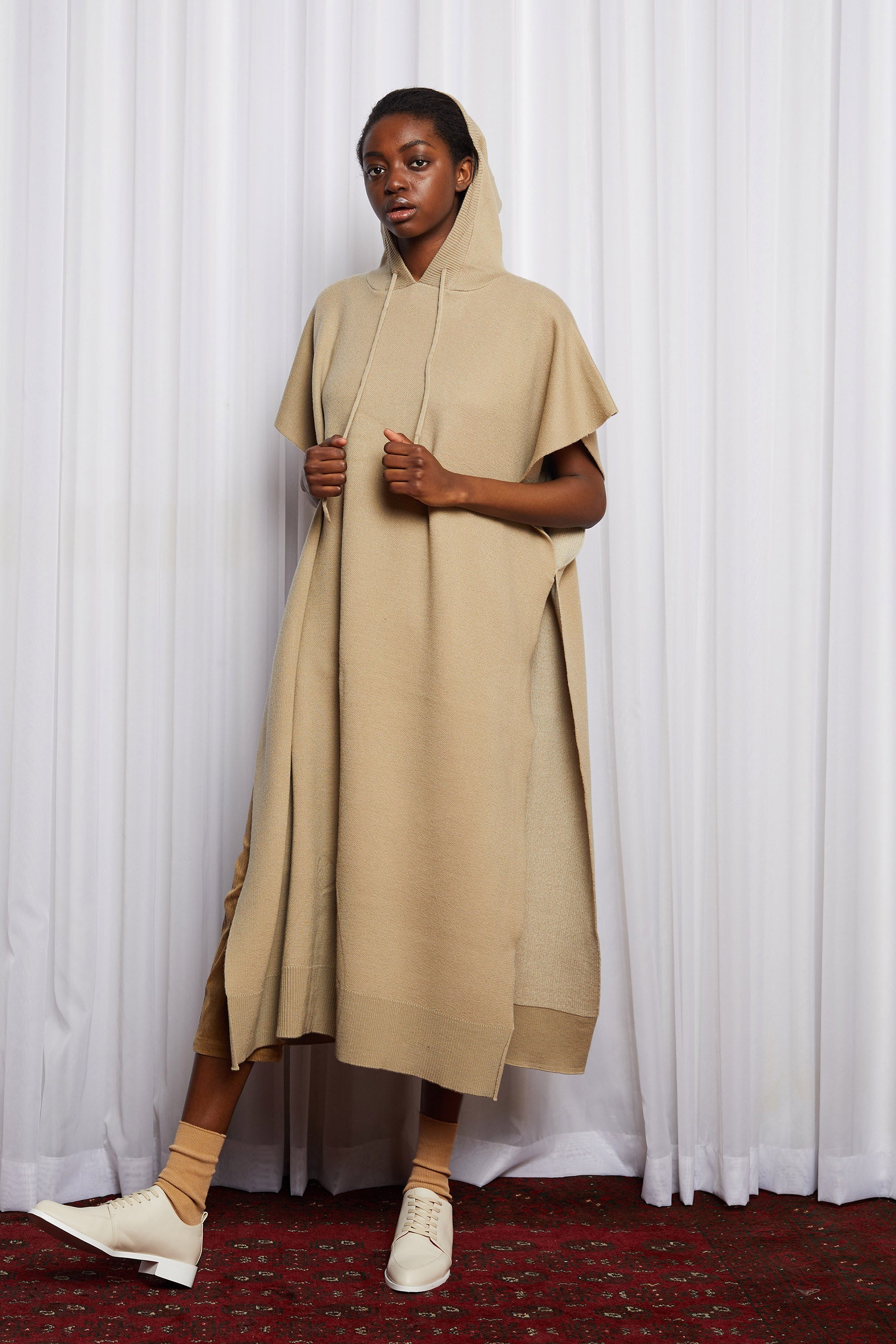 SCIFI PONCHO - BEIGE MERINO KNIT